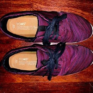 NWOT TOMS women’s sneakers size 8